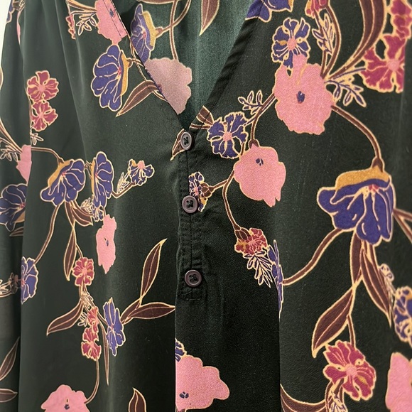 Black tape blouse - Picture 5 of 9